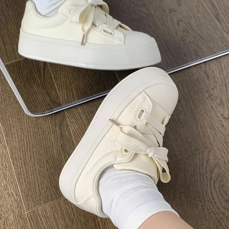 White shoes for women,  summer new women's shoes, niche casual board shoes, versatile student canvas shoes, Instagram trendy